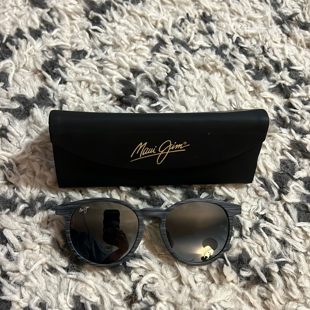 Maui Jim sunglasses - Picture 2 of 3